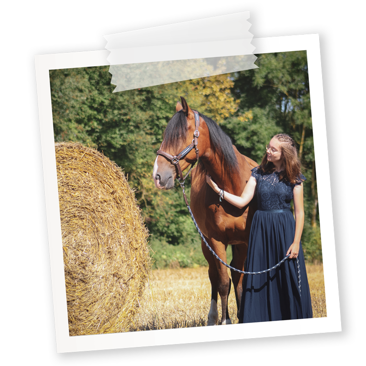 Photo de Valentine avec son cheval